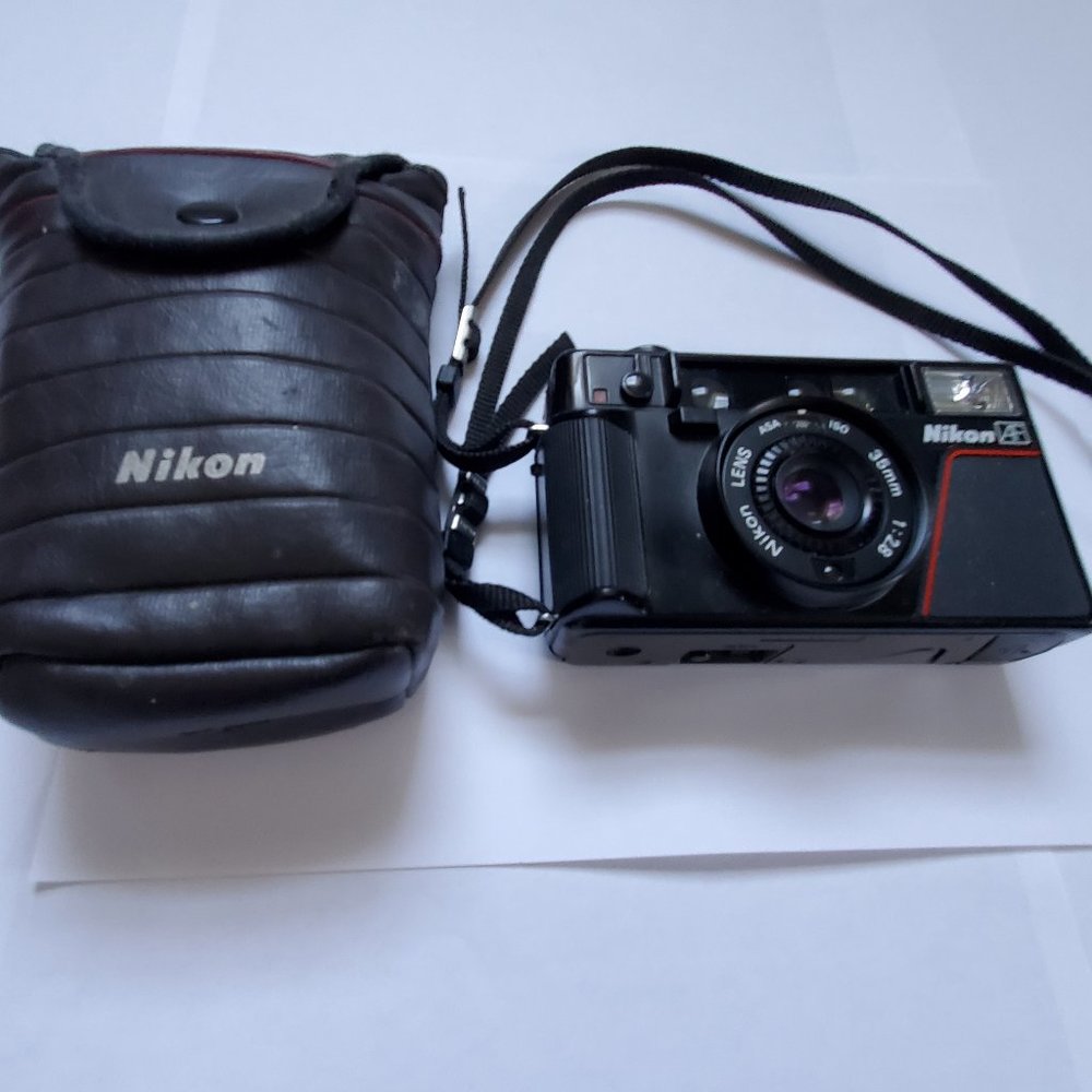 Nikon L35AF (35 MM)  Film Camera with Case,  Like New